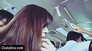 Wow ! Quelqu'un connaît cette star du JAV ou le nom complet de la vidéo du bus ?