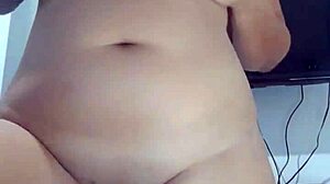 Bought new lingerie set flashed huge ass on cam