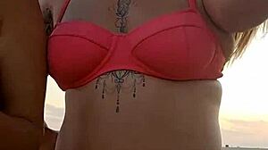 Procurando macho na praia pra socar bem gostoso no nosso cu - achamos um virgem pra milf!