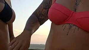 Procurando macho na praia pra socar bem gostoso no nosso cu - achamos um virgem pra milf!