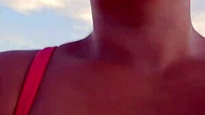 Procurando macho na praia pra socar bem gostoso no nosso cu - achamos um virgem pra milf!