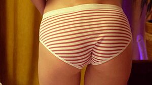 Curvy blonde dances in strawberry panties round ass moaning solo