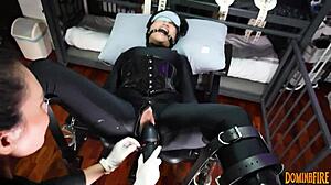 dominafire makes salome salvi squirt hard with strapon