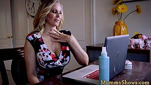 mature milf licks teen in hot sixtynine pose right now