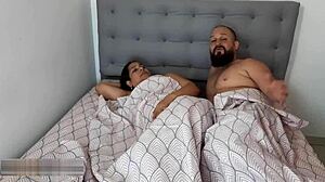 no puedo dormir porque mi padre no esta en casa y le digo a mi madrastra