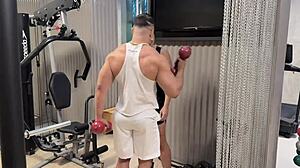 Tesao na academia horny in the gym