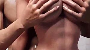 loirinha no banheiro ninfeta 3d fazendo boquete gostoso na hot girl ia