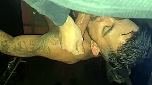 dando no gloryhole sem capa pros caras