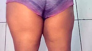 Bunda peidando suculenta