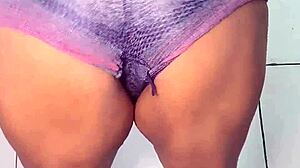 Bunda peidando suculenta