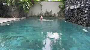 Outdoor rough sex in pool by amateurs