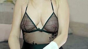 Hot babe gets fingered during solo play