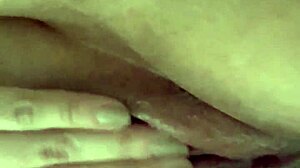 Loira casada se masturbando