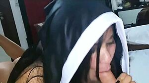 Halloween freira inocente leva porra na boca 😈