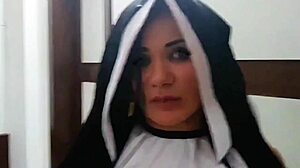 Halloween freira inocente leva porra na boca 😈