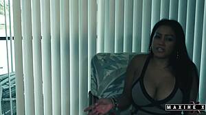 Nyssa Nevers Foot Gags Maxine During Fisting