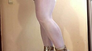 mature milf spreads hairy pussy in stockings