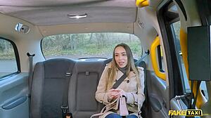 Esposa timida virou puta pro negao enquanto o corno filmava