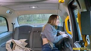 Esposa timida virou puta pro negao enquanto o corno filmava