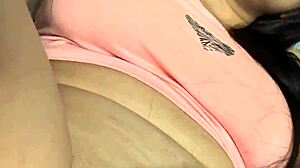 Guarra sucia desborda su coño en leche grandes tetas naturales