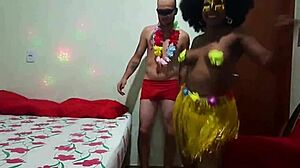 Vizinha safada me mamou gostoso na festa de carnaval