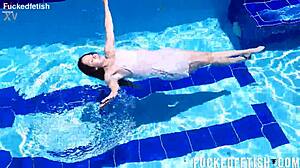 Yessica bunny shows post contractions underwater
