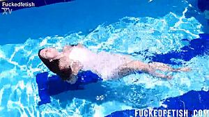 Yessica bunny shows post contractions underwater
