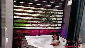 espiando a mi vecina while spying on my neighbor