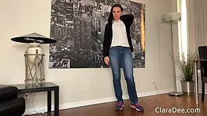 THE CHASTITY GAME HOW MANY FINGERS CAN YOU GUESS