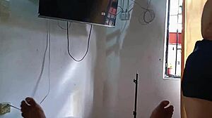 Esposa infiel chupa verga y recibe leche en cara