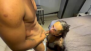 mais um corno levando a mulher para eu foder casada safada fica com fogo na buceta e faz o marido corno de entregador ele traz e eu fodo a puta