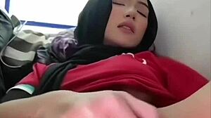 Hijab malay girl fingers herself to creampie