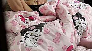 Pillo A Mi Hermanastra Masturbandose Bajo Las Sabanas A Escondidas
