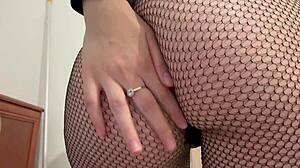 i shake my big ass showing off my camel toe in stocking and masturbate