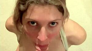 Perfeita amateur beauty shines in simple scene