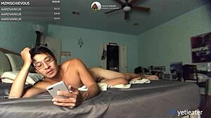 uhh, i dunno why i’m watchin this chinese webcam stuff... my bad