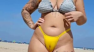 African guy flashes and gets blowjob on the beach 😏