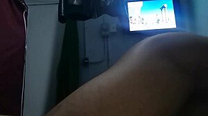 latina pornstar follando bareback with interracial gay partner