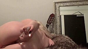 Blondie girl teases in sexy webshow