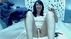 Guess who's on cam showing off mature moves tonight? Join me! 😜