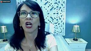 Guess who's on cam showing off mature moves tonight? Join me! 😜