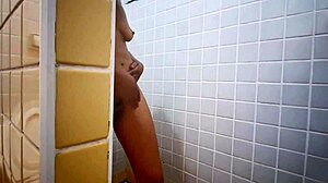 i'm lookin for more vids of that sexy brunette with big ass, wet pussy