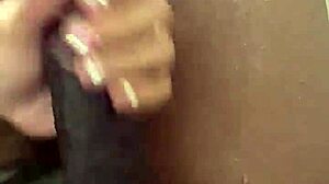 Strawberry Lulu and Druffbandit share blowjob in pool