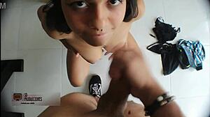 Hermanastra Cachonda Recolecta Mi SEMEN en Vaso y Luego SE LO TRAGA