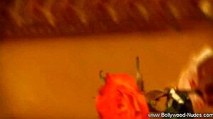 Brunette cougar stripper erotisk!