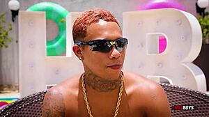 Novinho tatuado me arrombou com monster cock