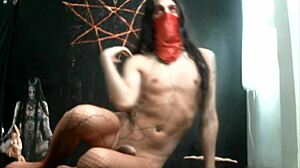 does this barefeet whore tease with long legs?