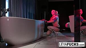 leya falcon rubs her ass with the tub shower head