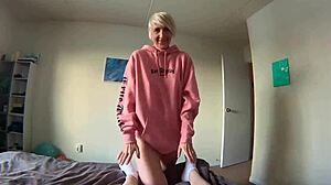 OMG, this horny stepmom jerks me off and takes cum all over her face! 😲