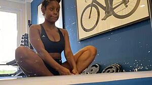 EXHIBITIONIST SLUT FLASHES ASS IN THE GYM